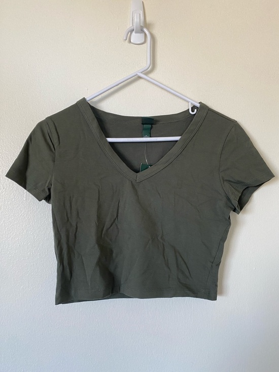 wild fable Tops - Wild Fable Olive Green V Neck Crop Top in Womens Size Medium | Army Green